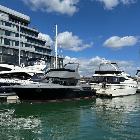 Yacht "X" - 44 Foot Modern Yacht On 5 Star Ocean Village Marina - Minutes Away From City Centre And Cruise Terminals, Free Parking ,Spa Package Available! Southampton Exteriér fotografie