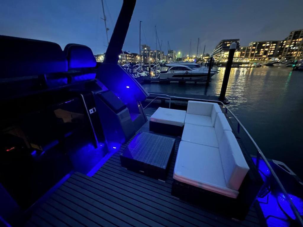 Yacht "X" - 44 Foot Modern Yacht On 5 Star Ocean Village Marina - Minutes Away From City Centre And Cruise Terminals, Free Parking ,Spa Package Available! Southampton Exteriér fotografie