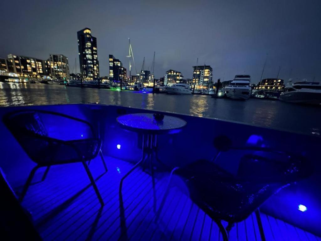 Yacht "X" - 44 Foot Modern Yacht On 5 Star Ocean Village Marina - Minutes Away From City Centre And Cruise Terminals, Free Parking ,Spa Package Available! Southampton Exteriér fotografie