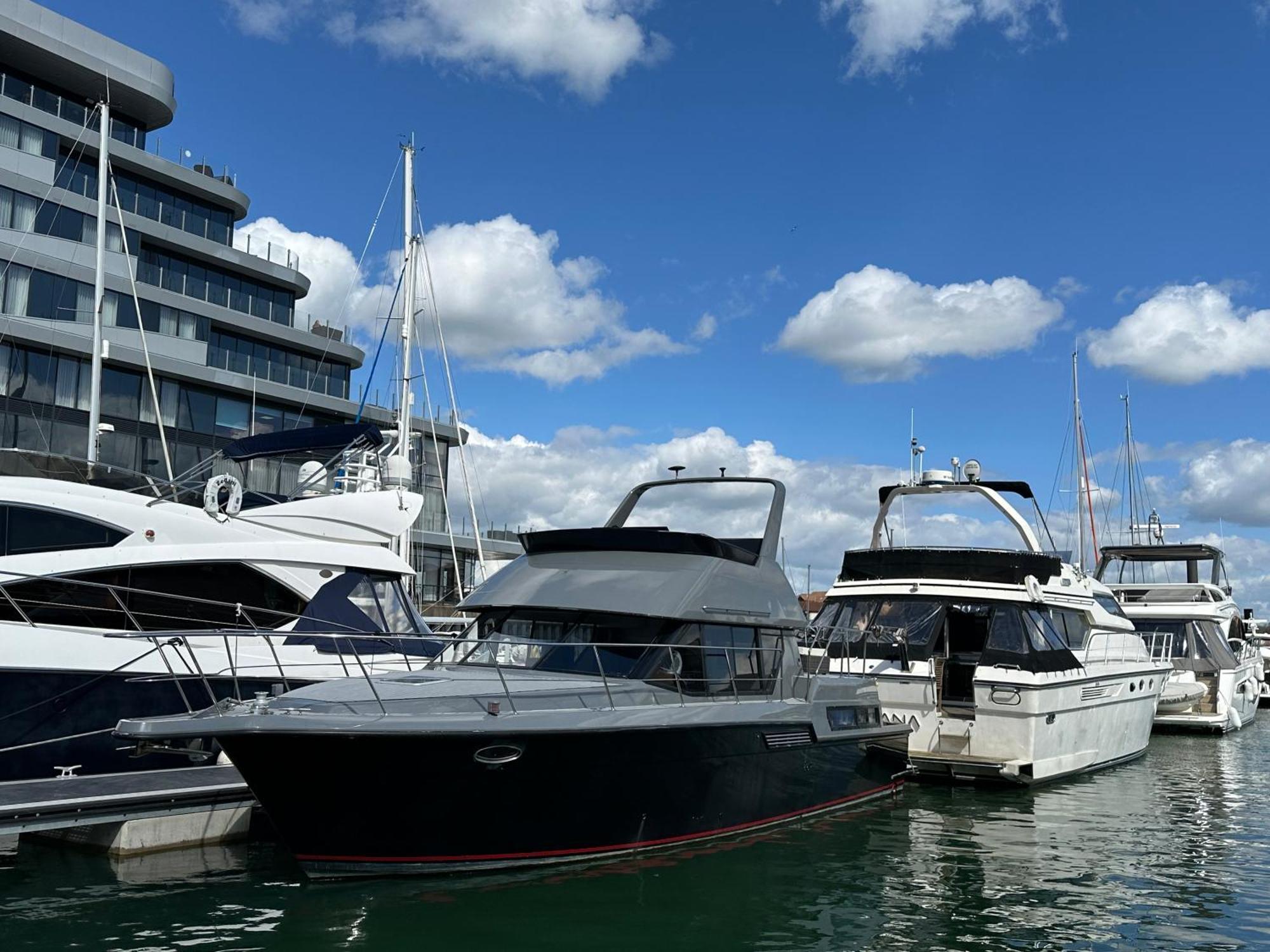 Yacht "X" - 44 Foot Modern Yacht On 5 Star Ocean Village Marina - Minutes Away From City Centre And Cruise Terminals, Free Parking ,Spa Package Available! Southampton Exteriér fotografie