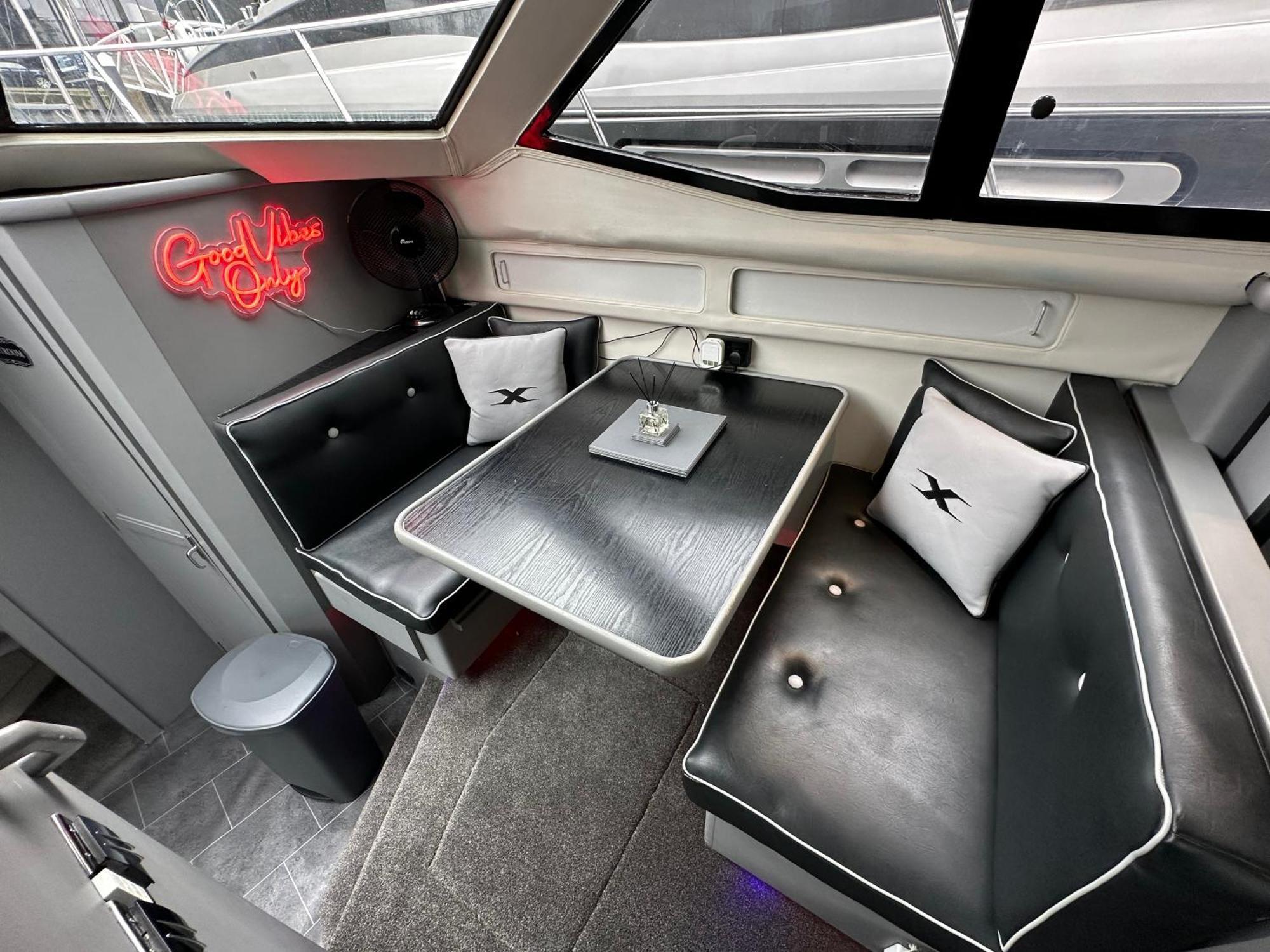 Yacht "X" - 44 Foot Modern Yacht On 5 Star Ocean Village Marina - Minutes Away From City Centre And Cruise Terminals, Free Parking ,Spa Package Available! Southampton Exteriér fotografie