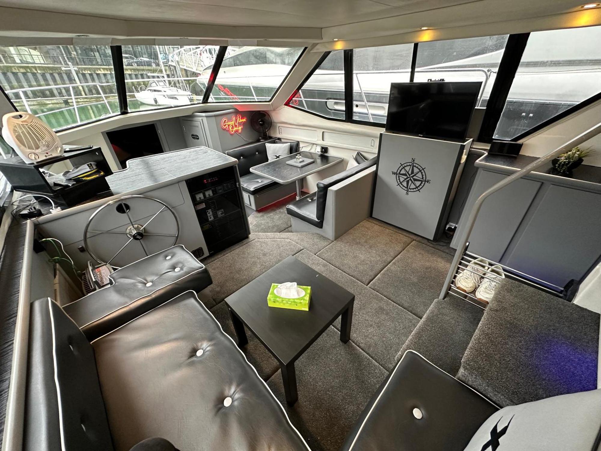 Yacht "X" - 44 Foot Modern Yacht On 5 Star Ocean Village Marina - Minutes Away From City Centre And Cruise Terminals, Free Parking ,Spa Package Available! Southampton Exteriér fotografie