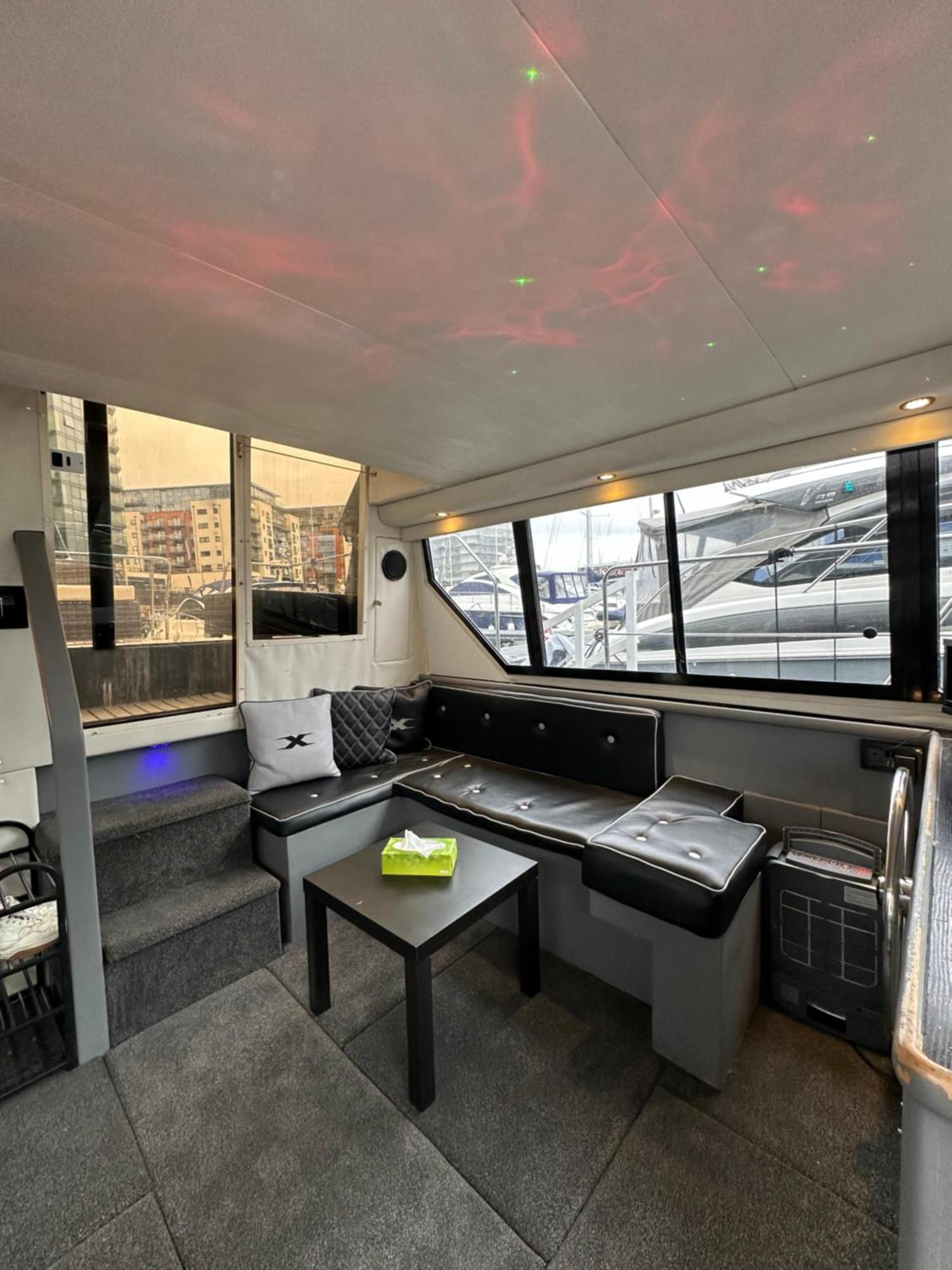 Yacht "X" - 44 Foot Modern Yacht On 5 Star Ocean Village Marina - Minutes Away From City Centre And Cruise Terminals, Free Parking ,Spa Package Available! Southampton Exteriér fotografie
