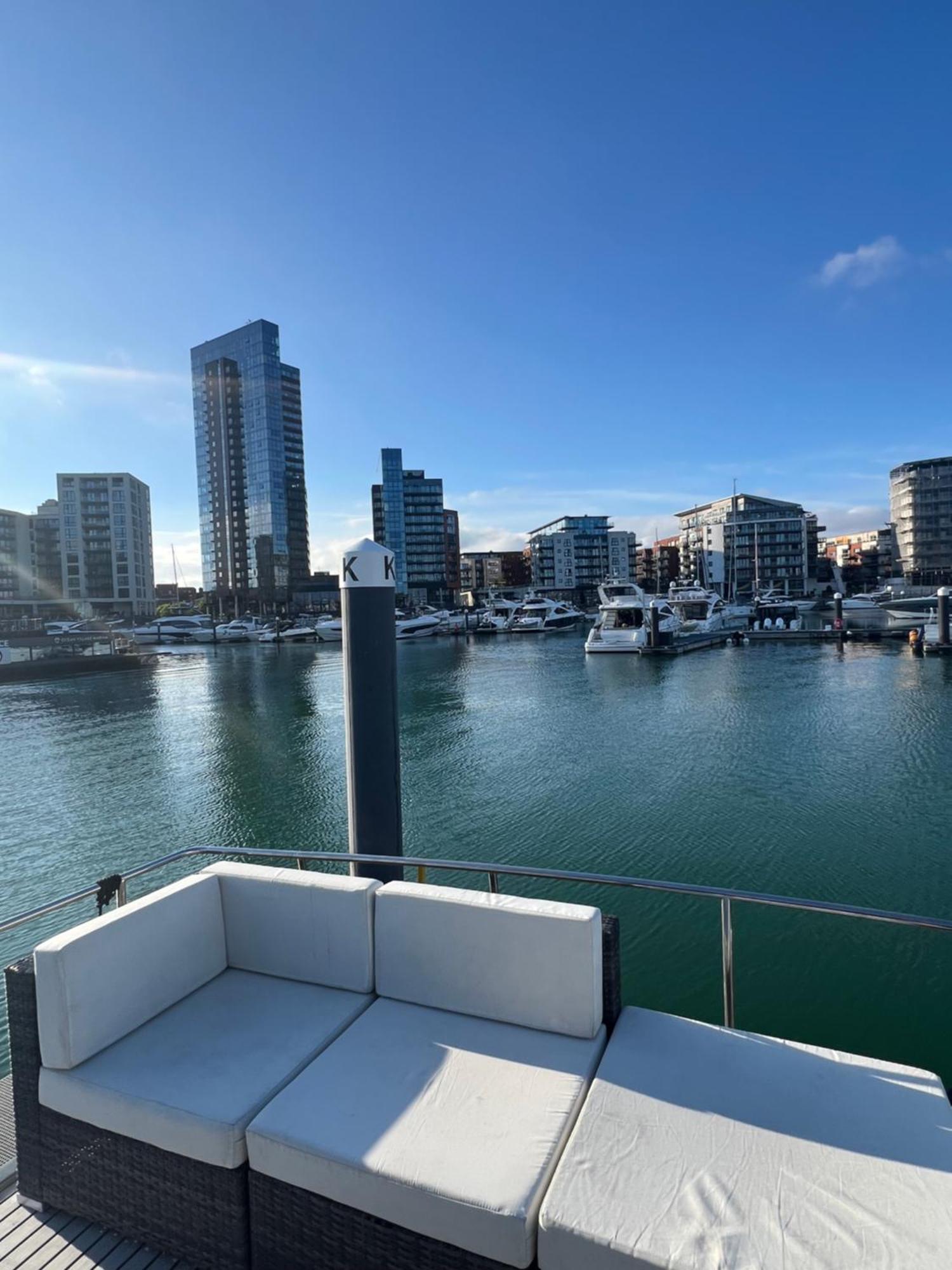 Yacht "X" - 44 Foot Modern Yacht On 5 Star Ocean Village Marina - Minutes Away From City Centre And Cruise Terminals, Free Parking ,Spa Package Available! Southampton Exteriér fotografie